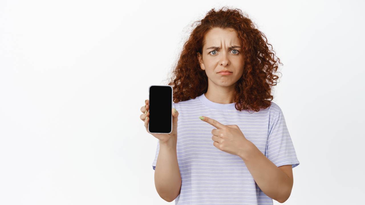 Divieto del cellulare a scuola: le conseguenze a un mese dall'introduzione della nuova norma