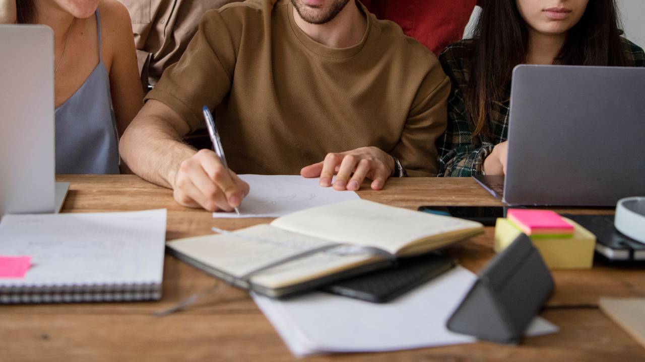 Saluti romani in un liceo dell'Eur, studenti sospesi ma la loro lista vince le elezioni d'istituto