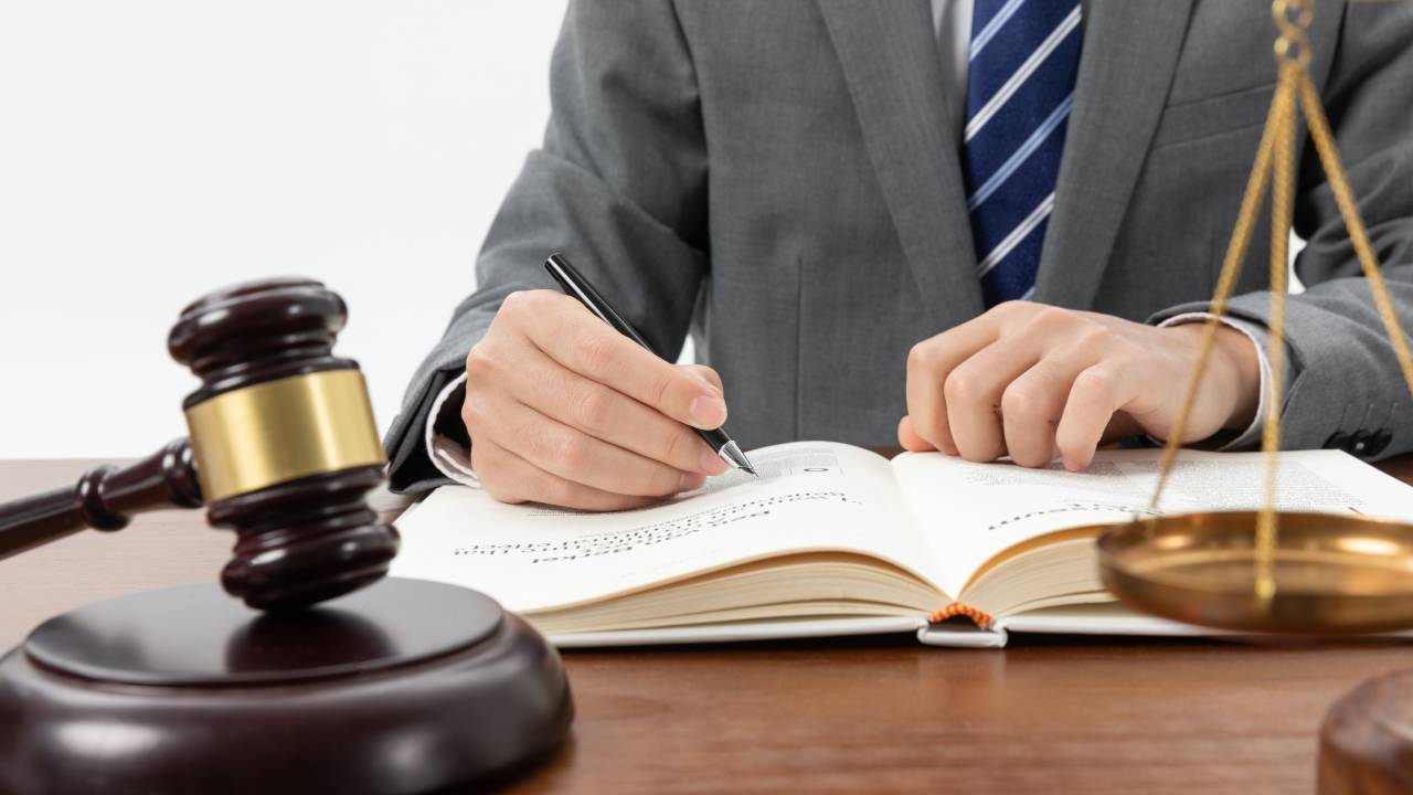 Studentessa con misofonia bocciata: per il TAR la scuola ha agito correttamente