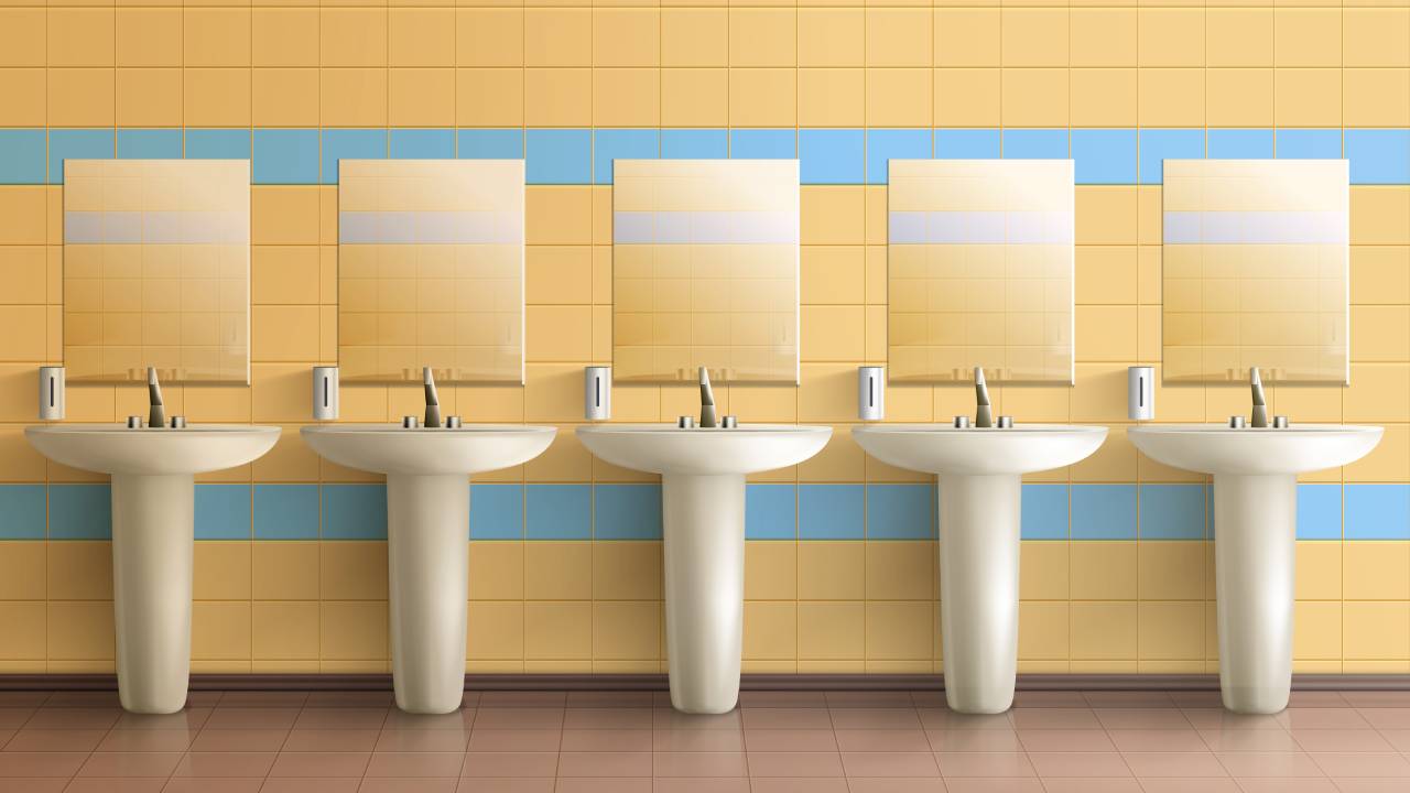 Una scuola americana introduce il sistema ePass: badge digitali per regolare l’accesso ai bagni e monitorare gli spostamenti degli studenti