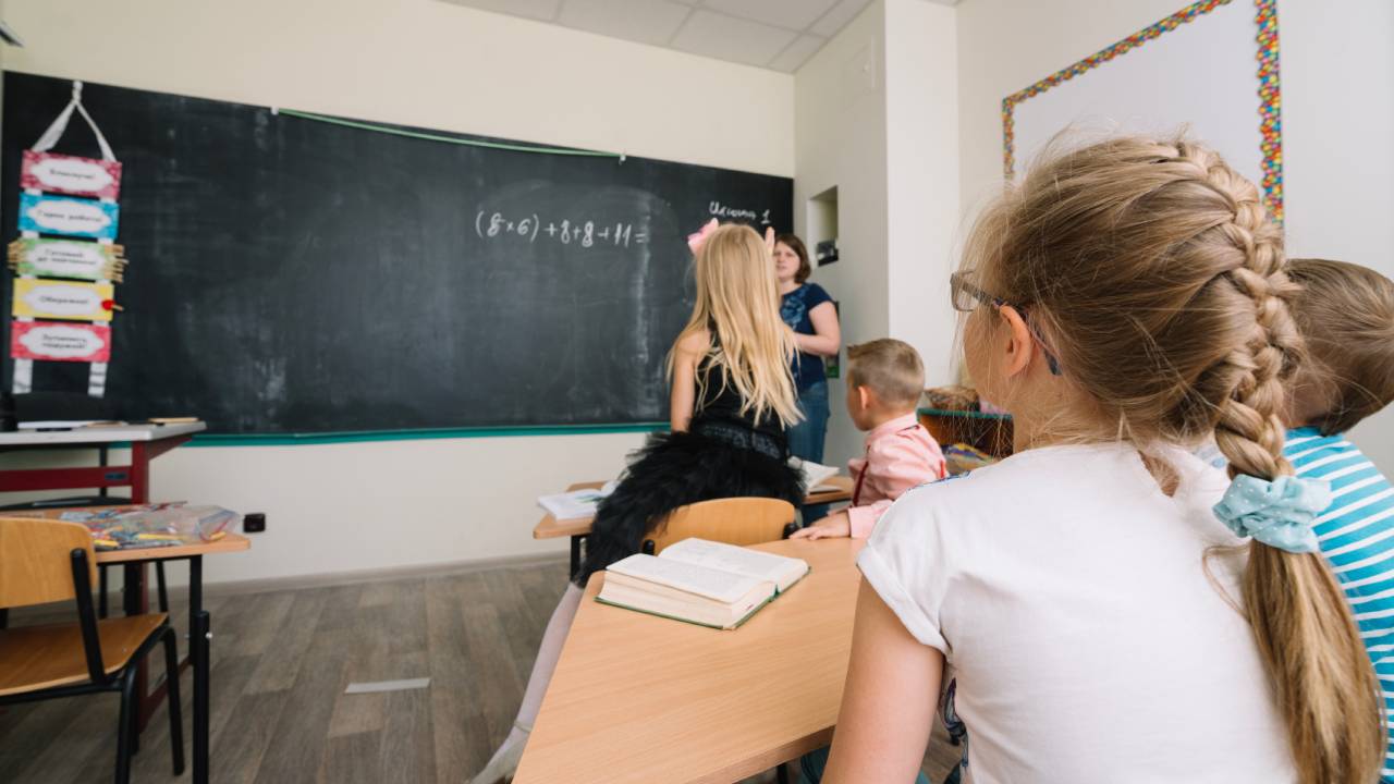 Accorpamento delle classi per supplenze: il rischio di pratiche illegittime con la legge di bilancio 2026