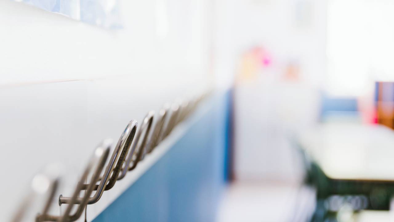 Bambino di due anni muore soffocato al nido di Arezzo: aperta inchiesta per omicidio colposo