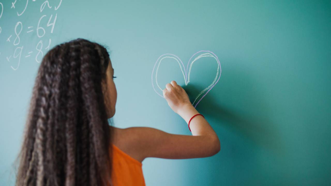 Educazione affettiva nelle scuole, la proposta della Campania alla Camera: contenuti, responsabilità e iter