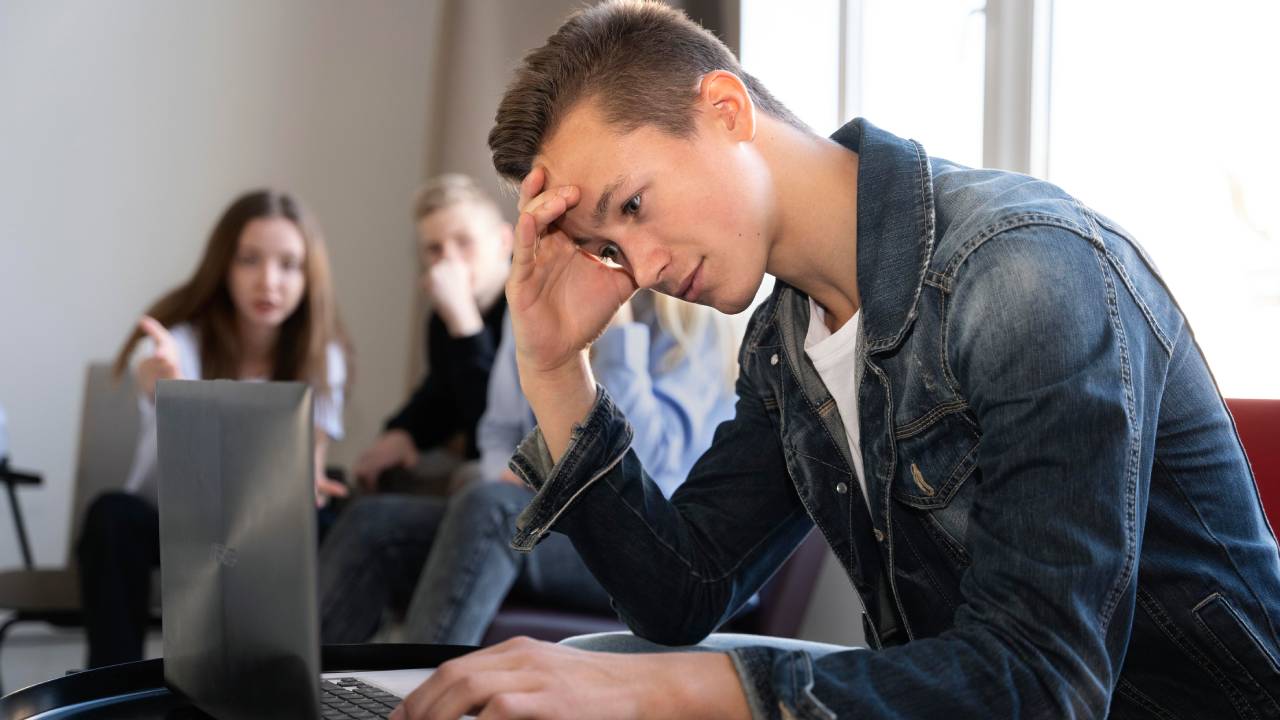 NEET in Italia al 15%: adolescenti a rischio tra benessere mentale e mancanza di opportunità