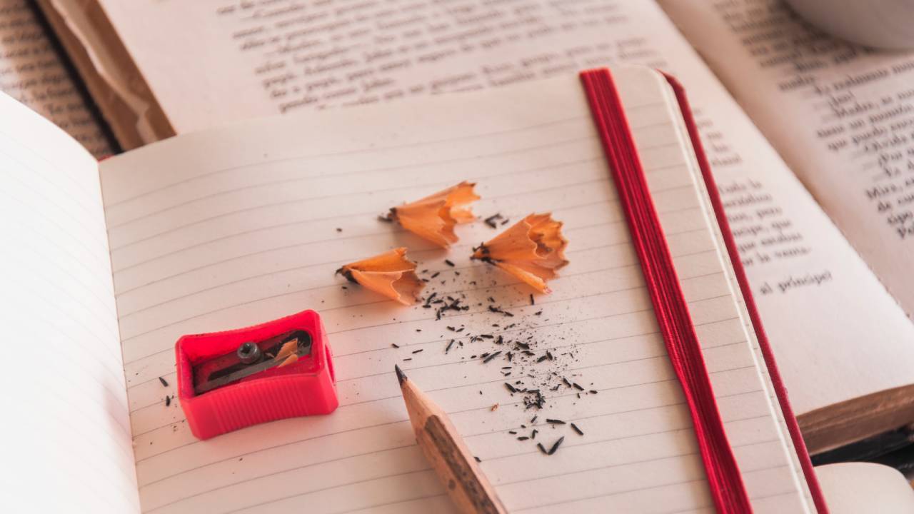 Primo ciclo, le novità dal 2026/27: latino alle medie, corsivo e poesie alla primaria, informatica per tutti