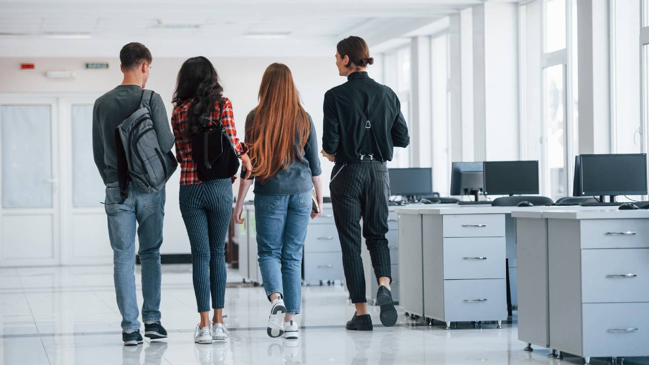 Scuole professionali, percorsi d'eccellenza: Lollobrigida sfida il pregiudizio italiano