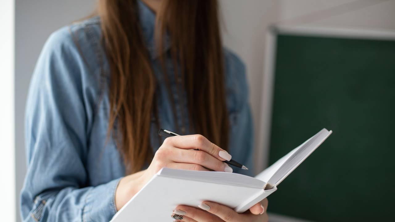 Supplenze 2026-2028, ITP equiparati ai docenti teorici: la bozza di ordinanza corregge la disparità