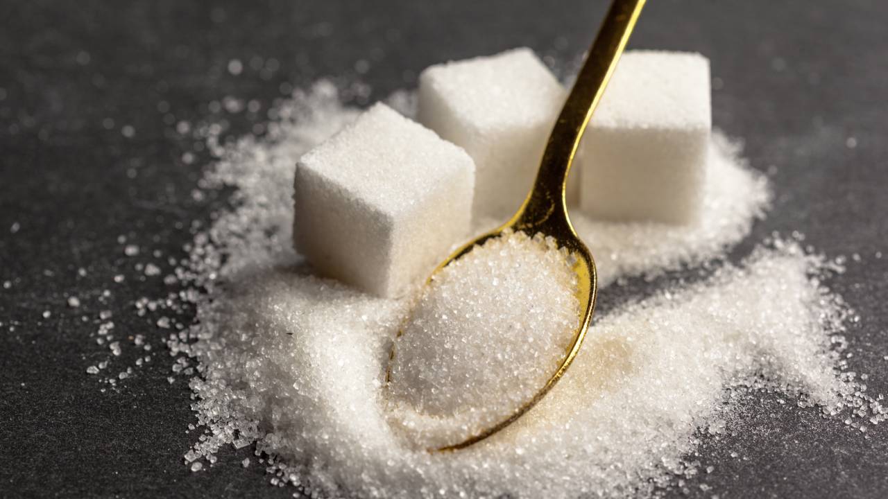 Zuccheri nelle scuole, allarme certificato: un bambino su quattro beve bevande zuccherate ogni giorno