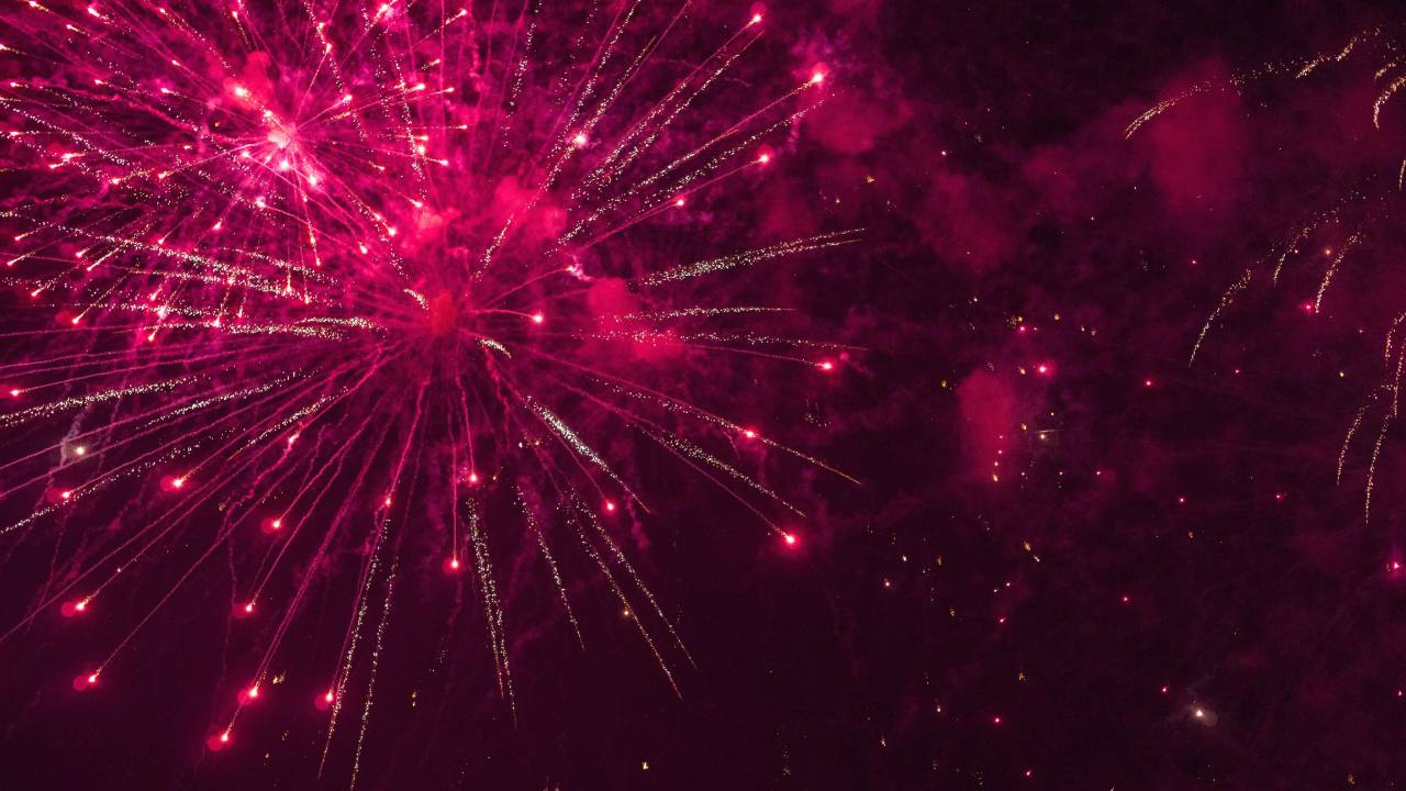 Capodanno 2025 a Milano, dalle serate glamour ai musical: tutte le opzioni per studenti