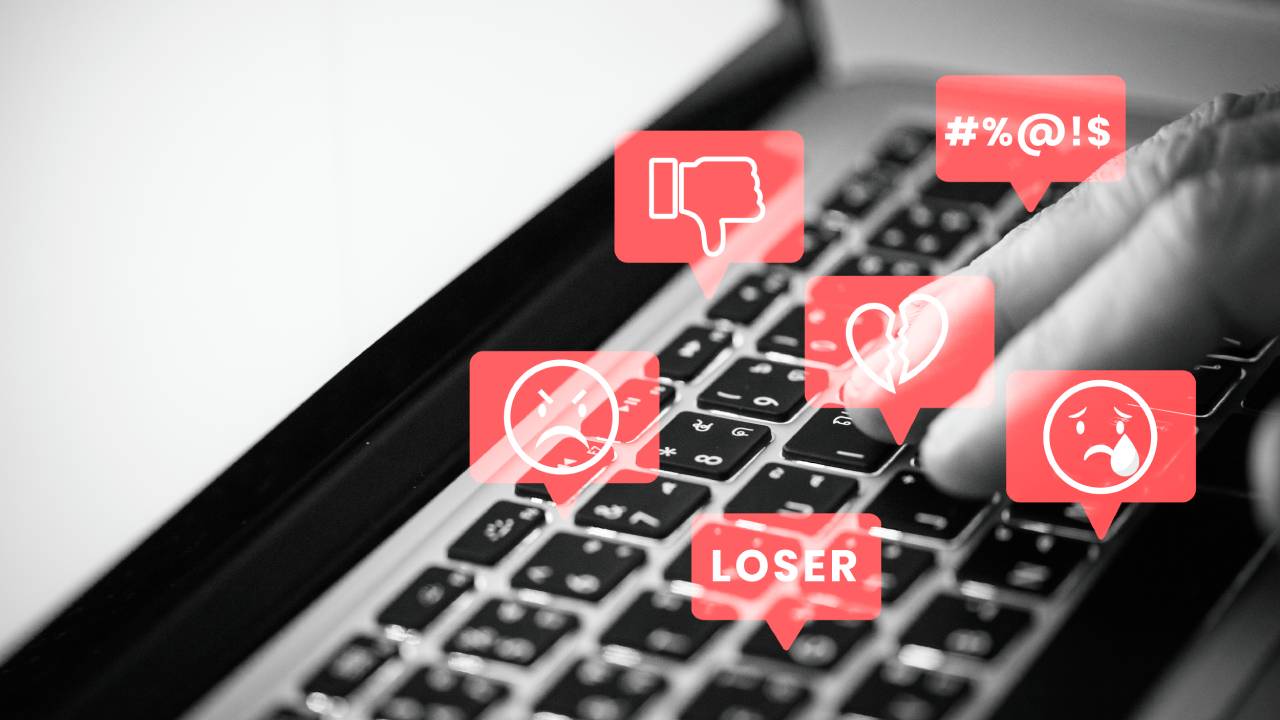 Cassazione: insulti ai docenti nelle chat di genitori è diffamazione, anche senza lettura