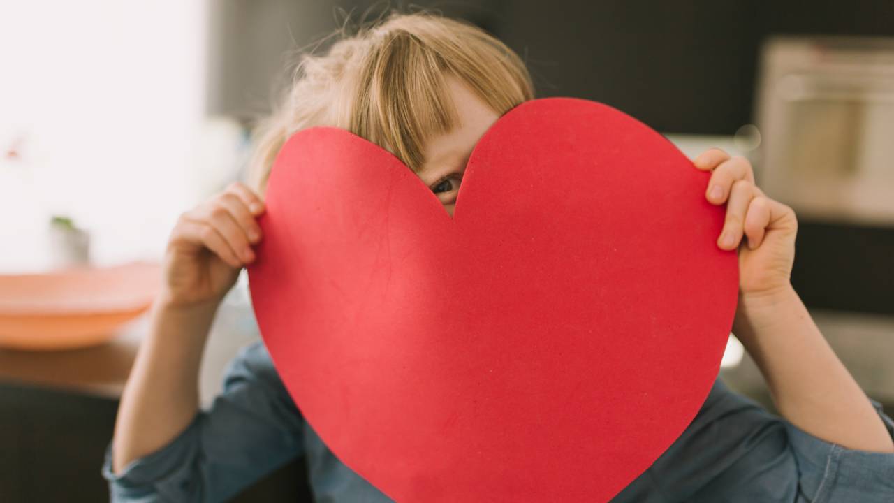 Educazione affettiva, i corsi Indire partono a gennaio: Valditara annuncia migliaia di docenti in formazione