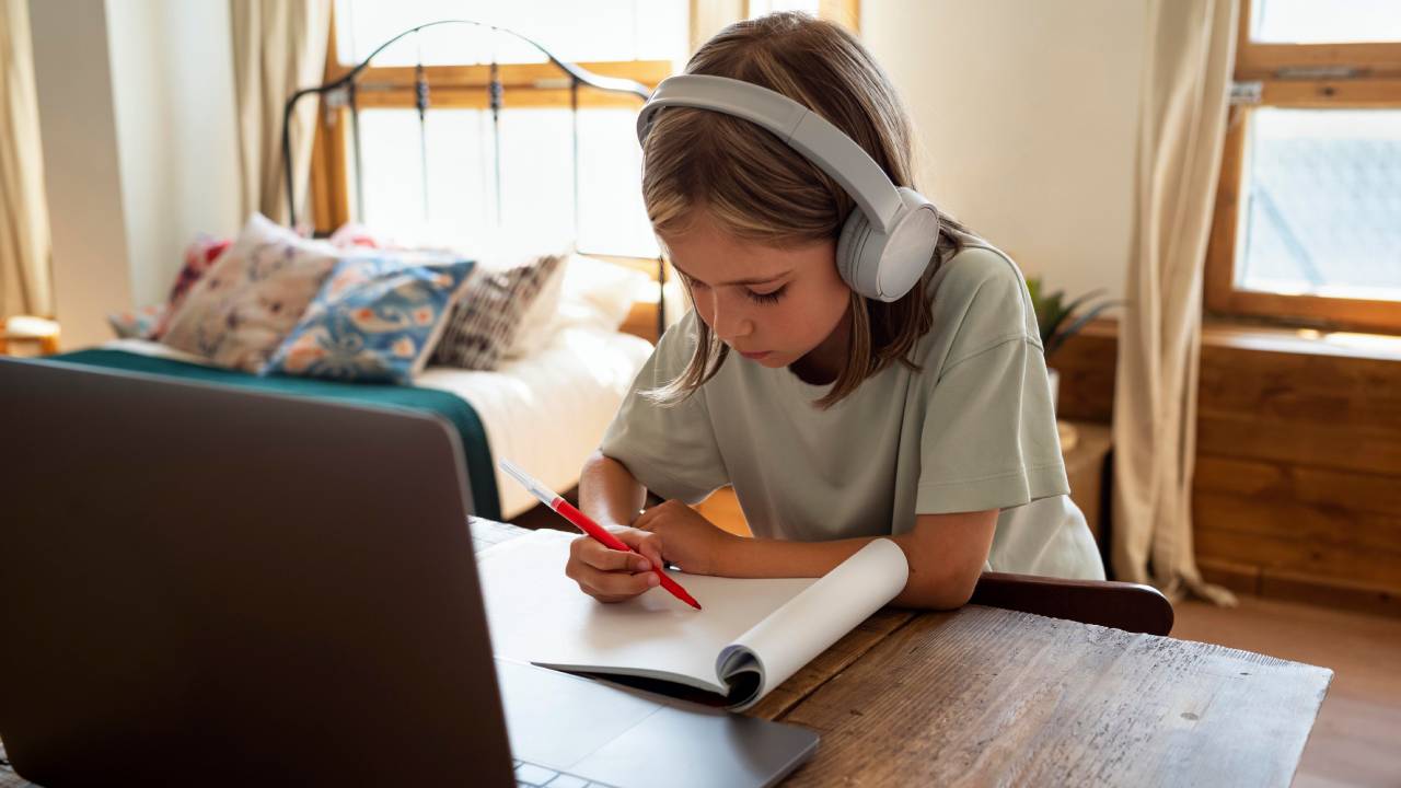 Istruzione parentale, le nuove regole del MIM: comunicazione entro il 14 febbraio, esami annuali obbligatori