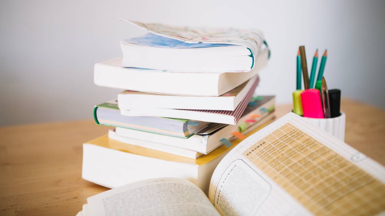 Libri di testo, Valditara aumenta i fondi: da 133 a 139 milioni più 20 milioni annui ai comuni