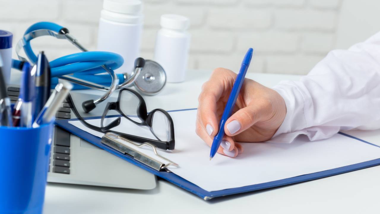 Semestre-filtro per Medicina, studenti in rivolta: prove opache, tempi ridotti e vigilanza disomogenea