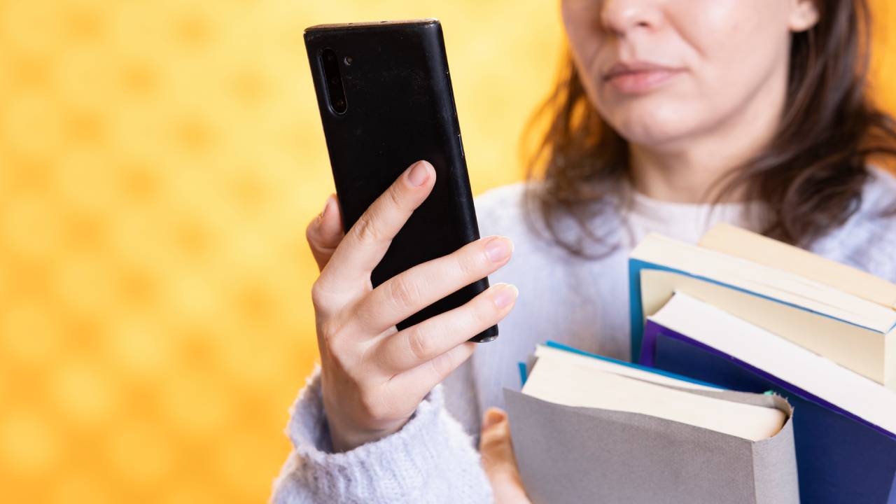 Smartphone a scuola, il Ministero consente l'uso durante l'orientamento universitario