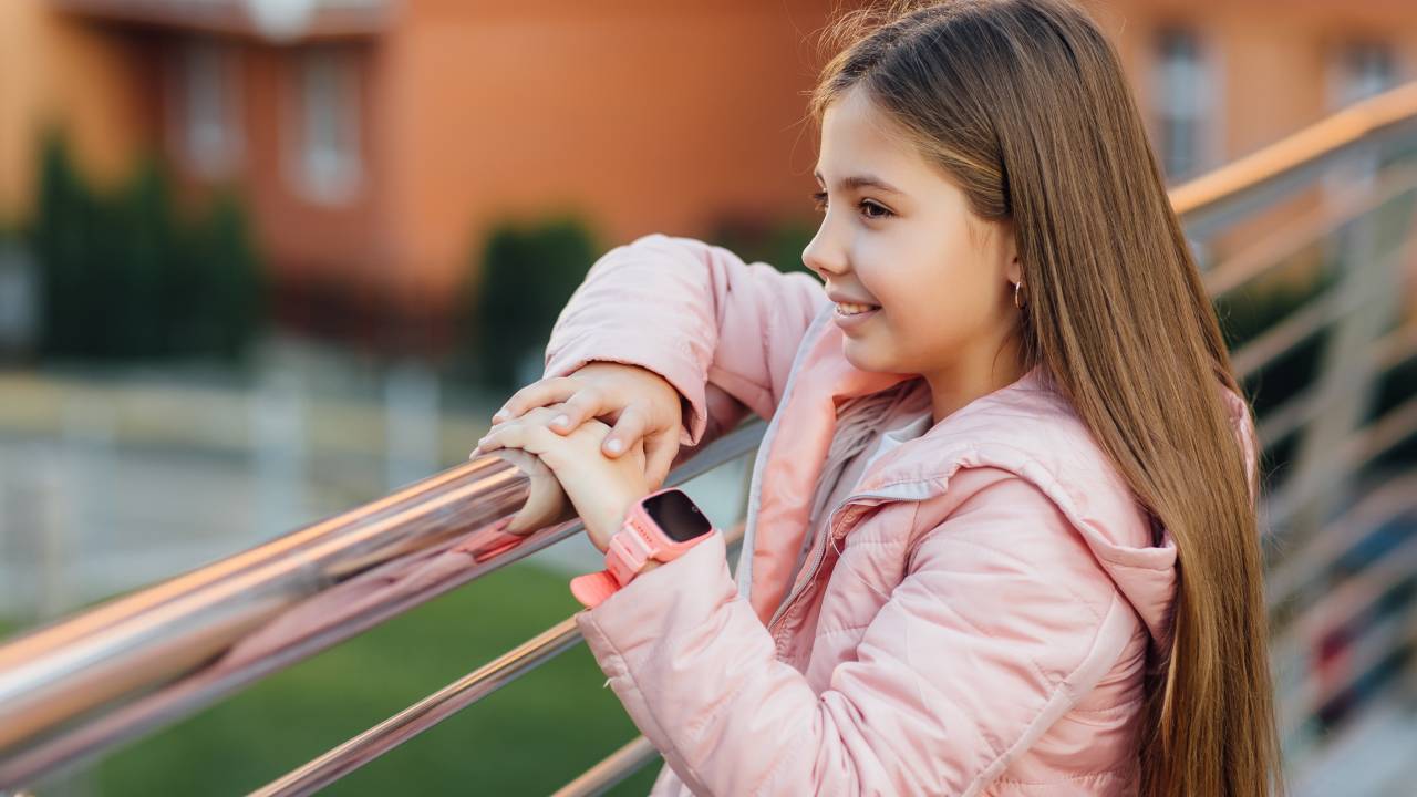 Smartwatch in primaria: il primo passo verso l'autonomia digitale senza i rischi dello smartphone