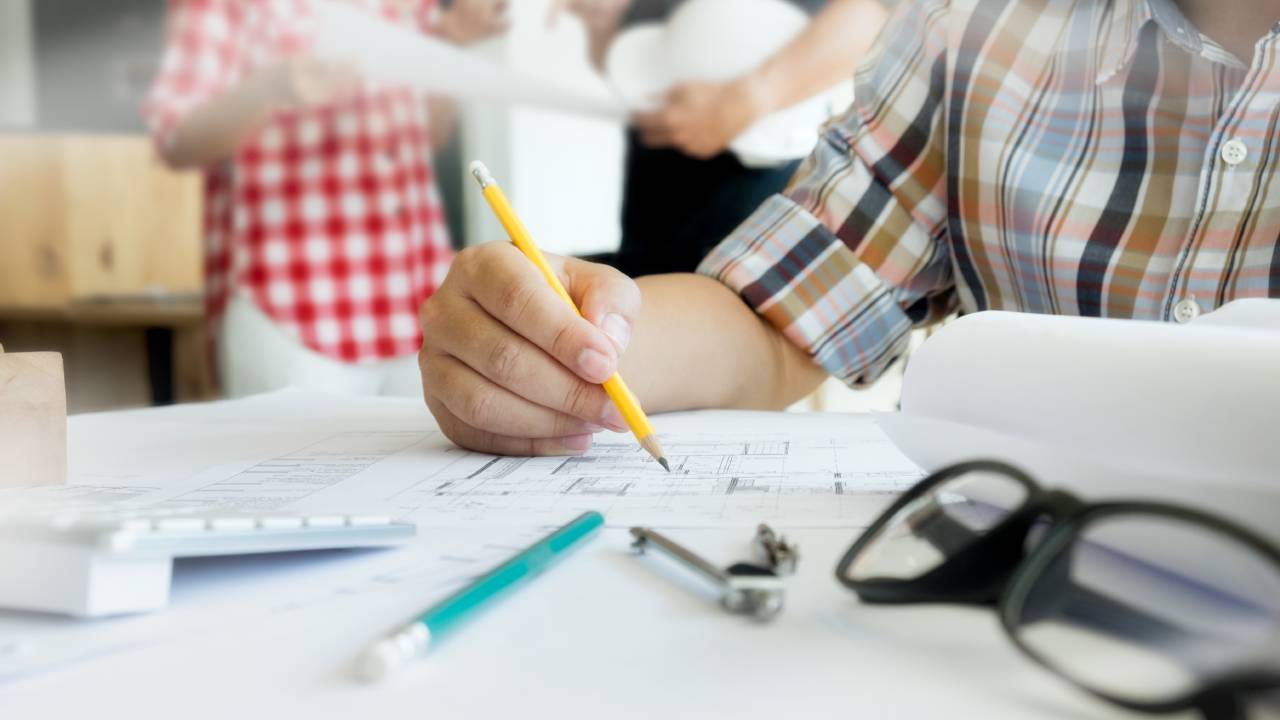 Istituti tecnici, riforma dal 2026: laboratori potenziati, CLIL obbligatorio e filiera 4.0