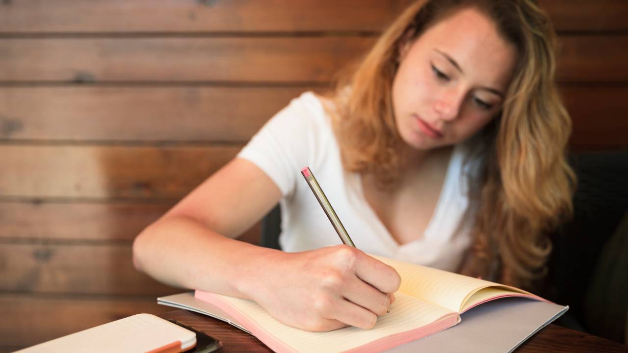 Maturità 2026, prima prova il 18 giugno: le sette tracce tra San Francesco, intelligenza artificiale e pace