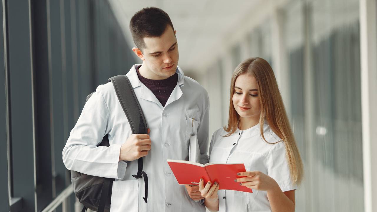 Medicina 2025, riforma dell'accesso: Bernini difende il nuovo sistema e apre ai miglioramenti