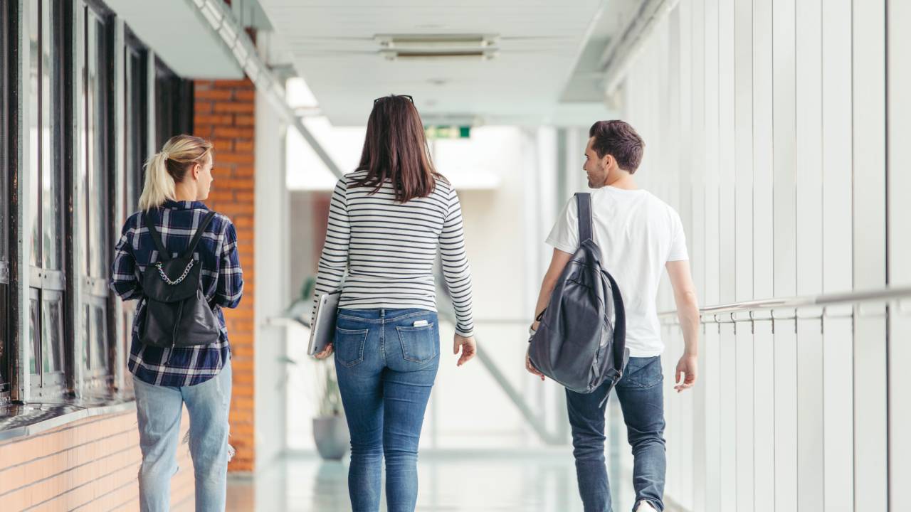 Metal detector nelle scuole, la direttiva Piantedosi-Valditara: solo su richiesta dei dirigenti