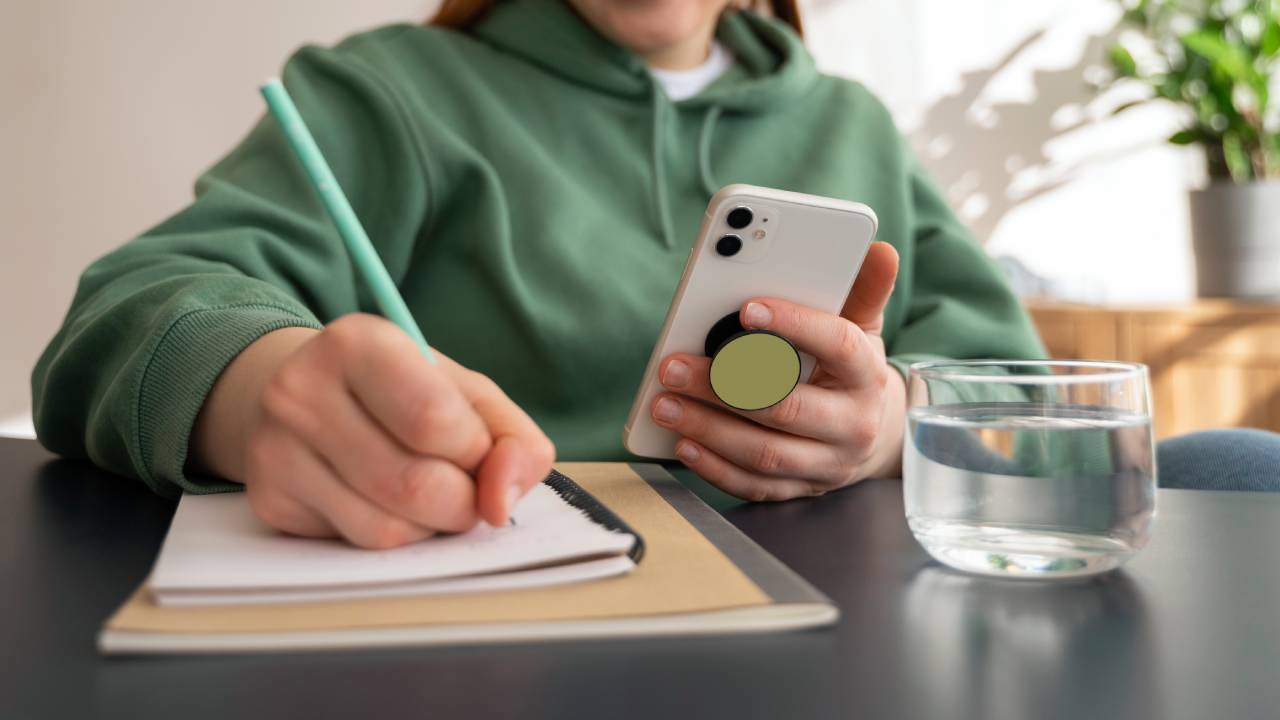 Psicologo a scuola via app, cinque sedute gratuite per gli studenti