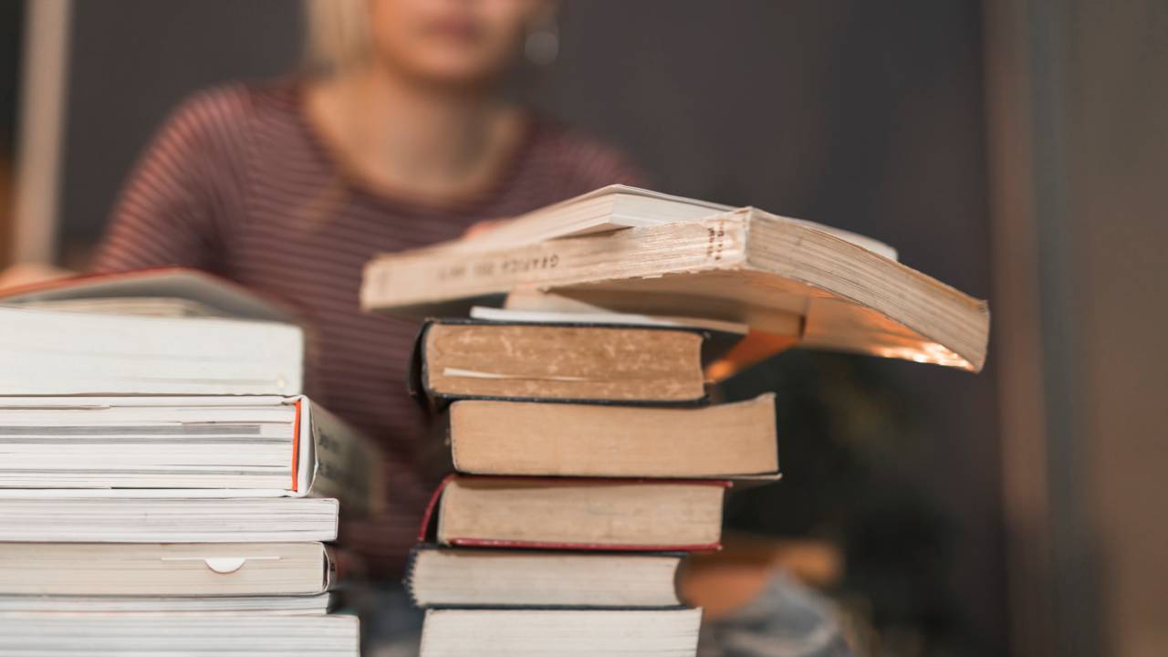 Valditara: la memoria della Shoah contro il rischio della ritualità, tra documentazione e lotta all'antisemitismo