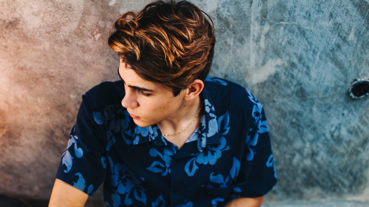 Hikikomori in Italia, i veri numeri sono quattro volte superiori: allarme per la dipendenza affettiva dall'IA