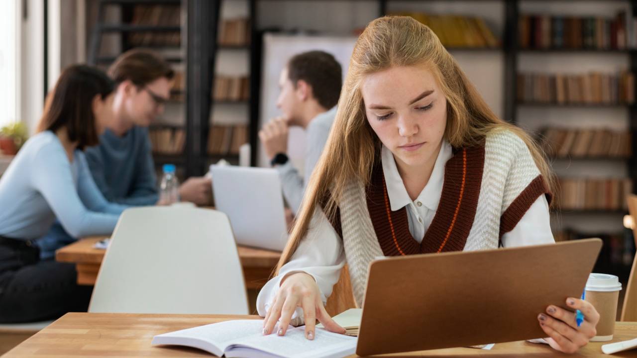 Maturità 2026, Valditara: esame più rigoroso con commissioni miste e bocciatura automatica