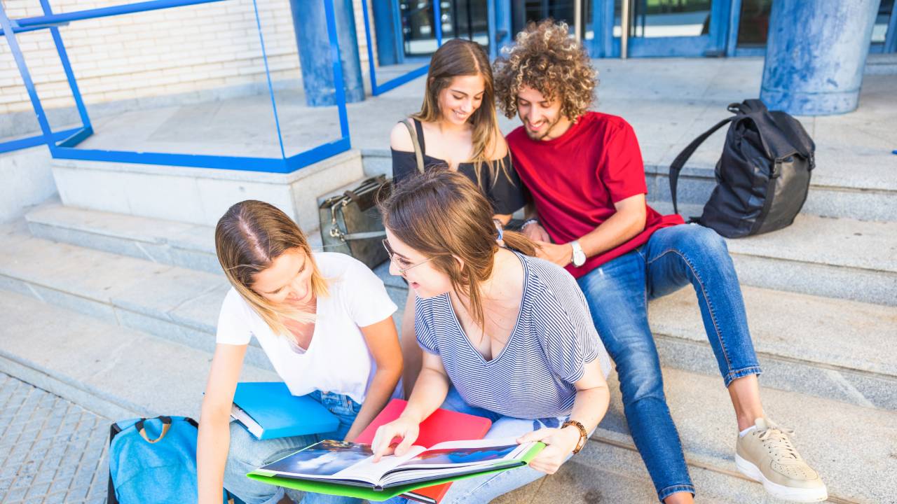 Riforma 4+2, iscrizioni triplicano: Valditara annuncia dati straordinari e firma protocollo con Confindustria Moda