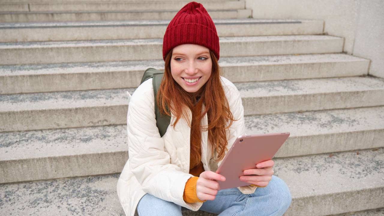 AI Act, dal 2 agosto 2026 obbligo di formazione sulla IA nelle scuole italiane