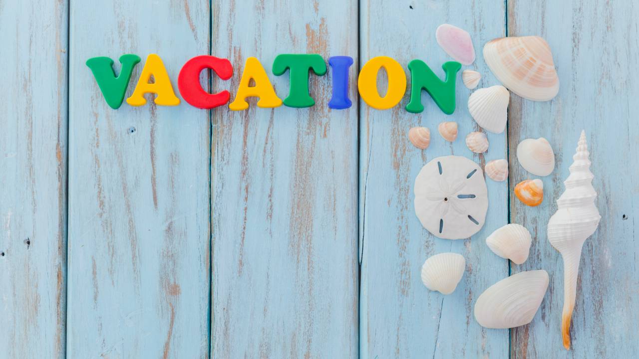 Calendario scolastico, la proposta di Santanchè per destagionalizzare il turismo con gli school break