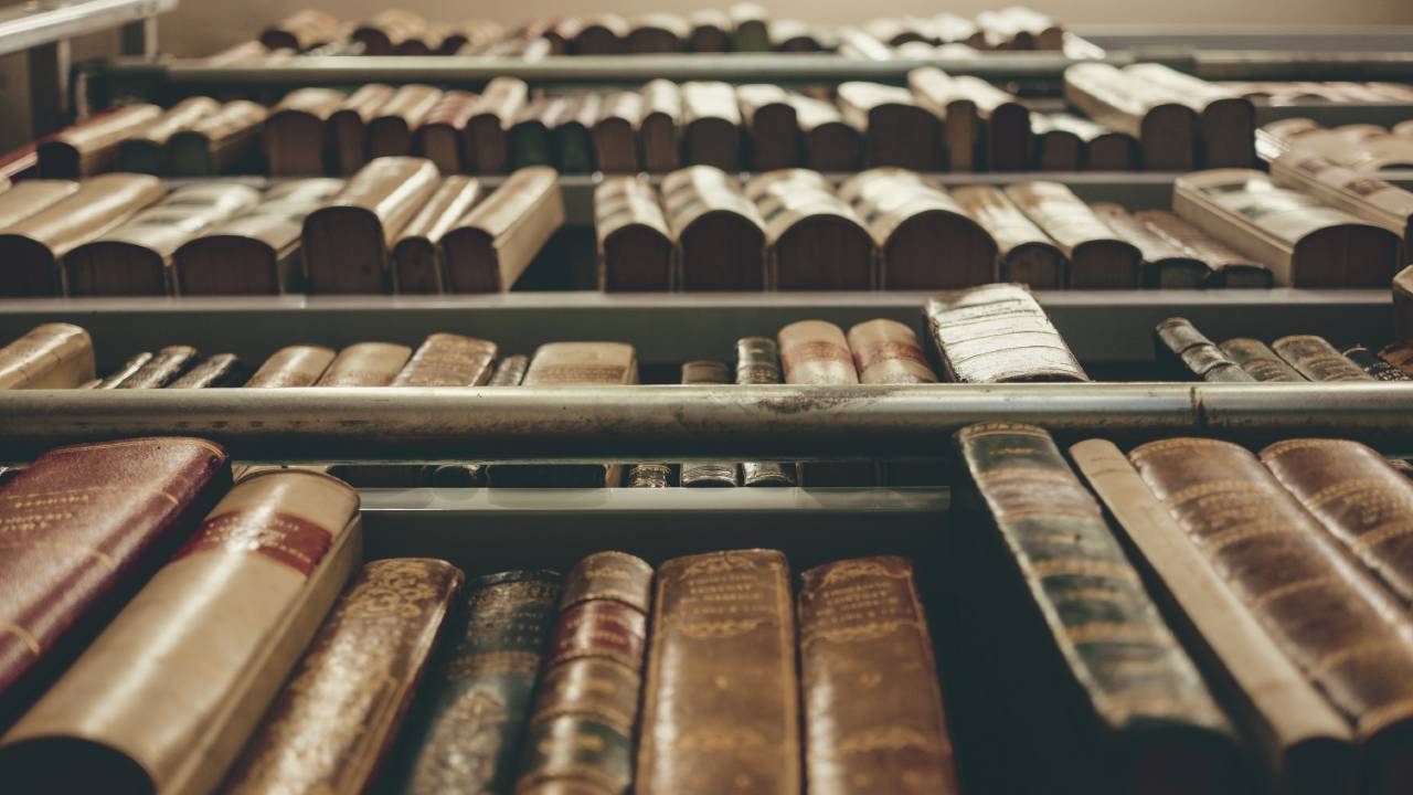 Latino alle medie dal 2026, l'opzione curricolare tra autonomia scolastica e dubbi didattici