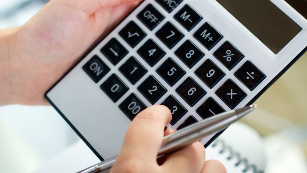 Maturità 2026, calcolatrici ammesse: l'elenco completo del ministero e i requisiti senza CAS