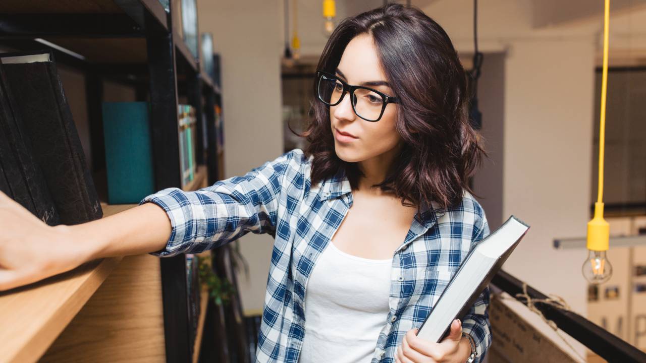 Miopia negli studenti universitari: Campus Visivo porta visite e occhiali gratis negli atenei