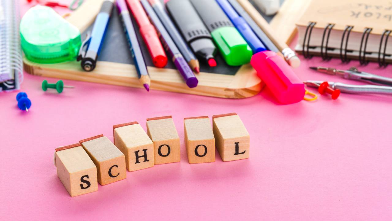 Rinnovo contratto scuola, Valditara: 416 euro mensili e welfare con sanità integrativa