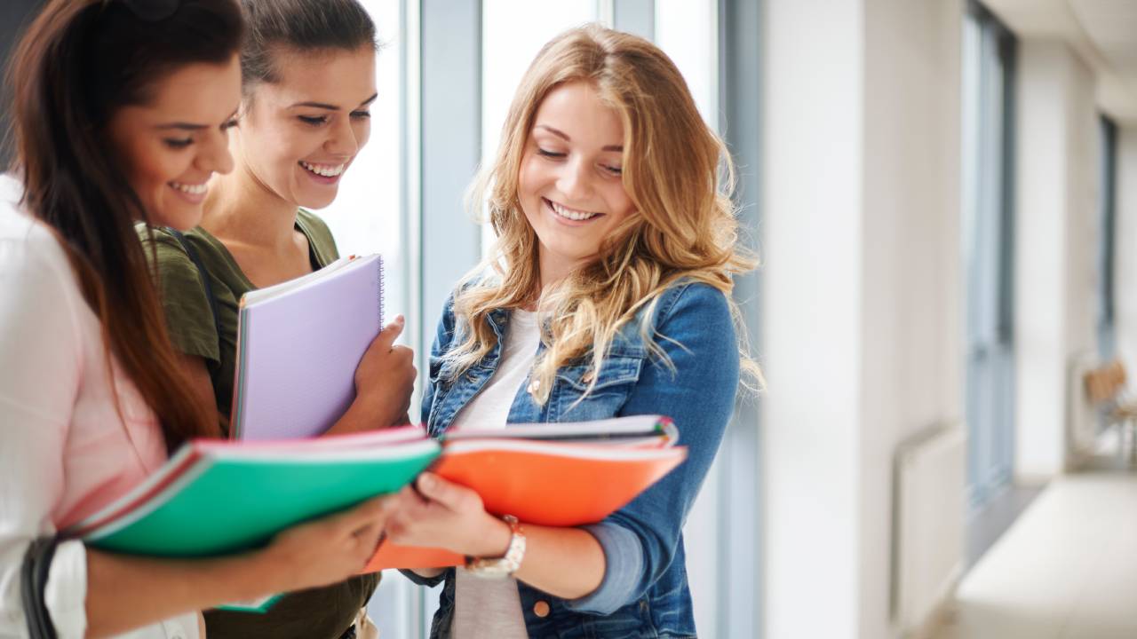 Carta Valore dal 2027: bonus cultura riservato ai diplomati con 100 e lode