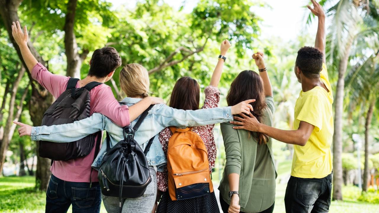 Carta giovani dai 14 anni e Valore Cultura dal 2027: i numeri di Abodi su servizio civile e sport