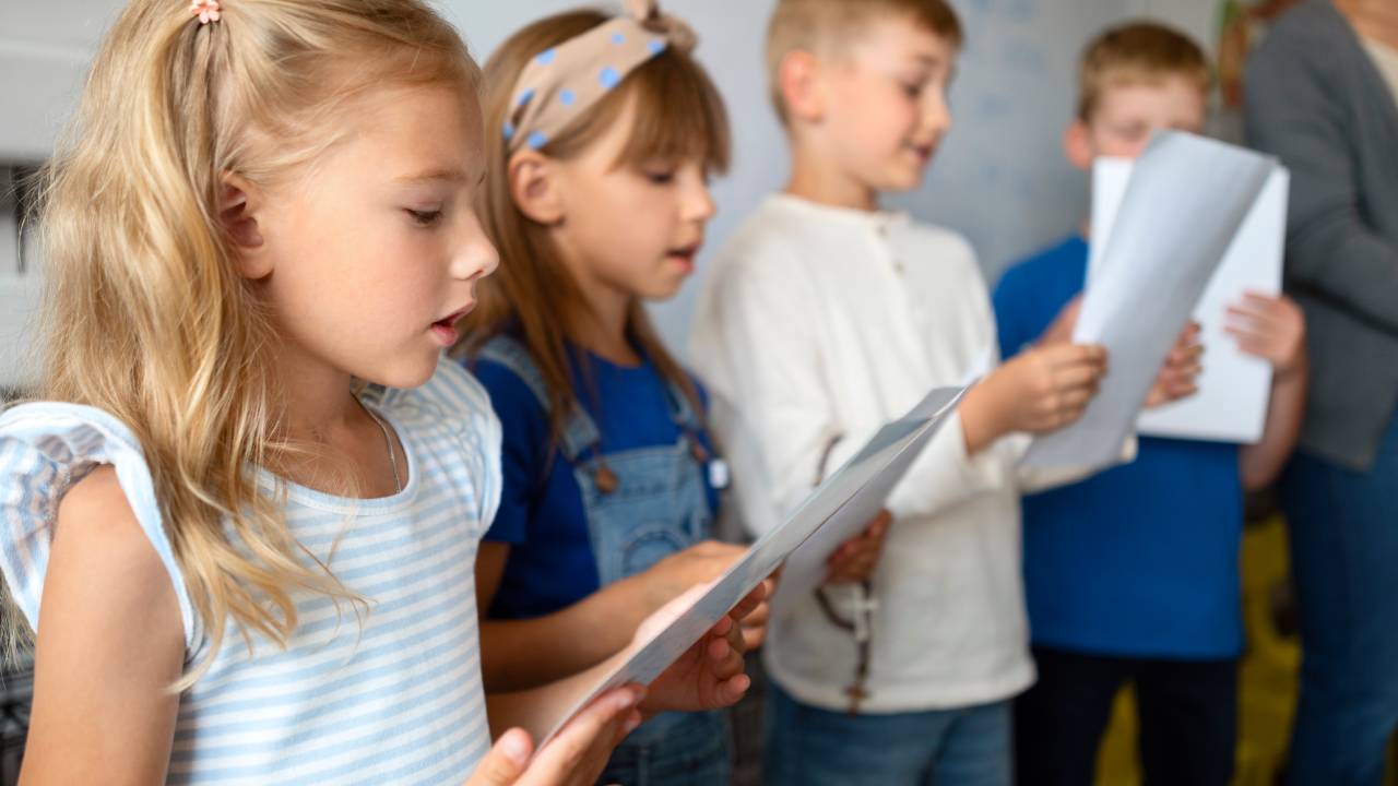 Censura di Bella ciao alle elementari nel Cuneese: il caso del sindaco e la solidarietà dei genitori