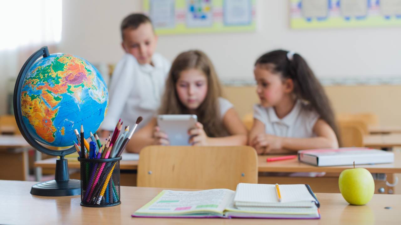 Classi pollaio ridotte a fenomeno marginale, Valditara esclude cambiamenti al calendario