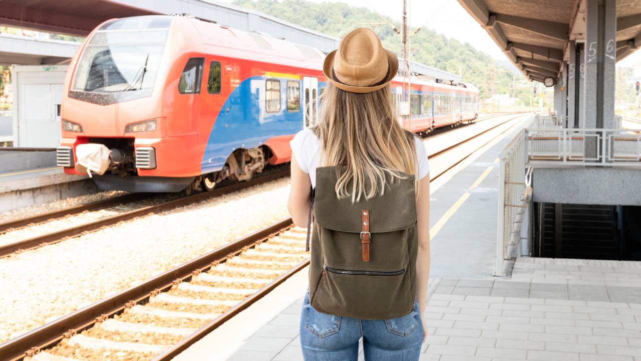 DiscoverEU 2026, pass Interrail gratis per i diciottenni: candidature fino al 22 aprile