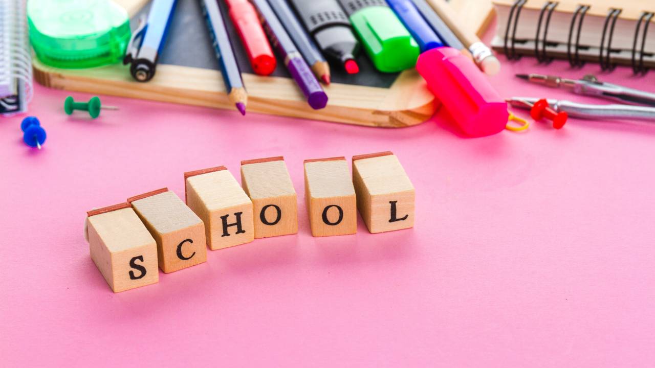 Italia e Spagna insieme su istruzione e AI: campus bilaterali, lotta al bullismo e smartphone