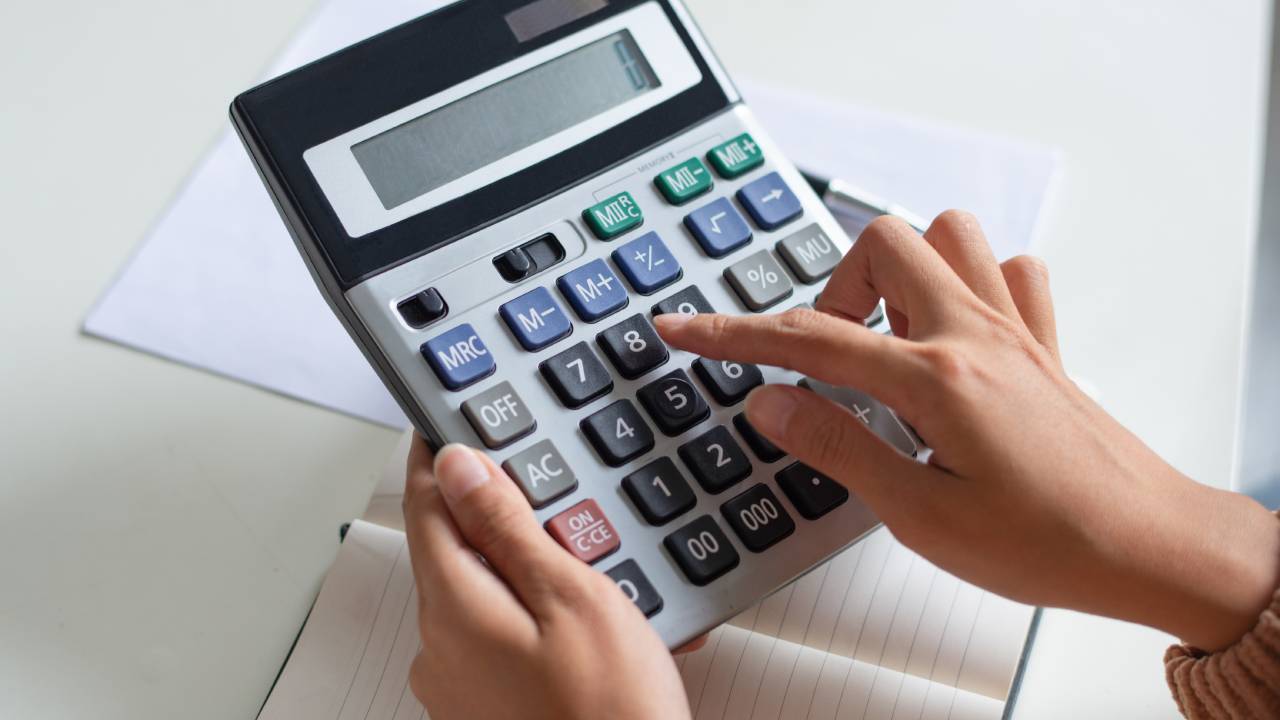 La media del 4 e dell'8 non fa 6: come funziona davvero la valutazione scolastica