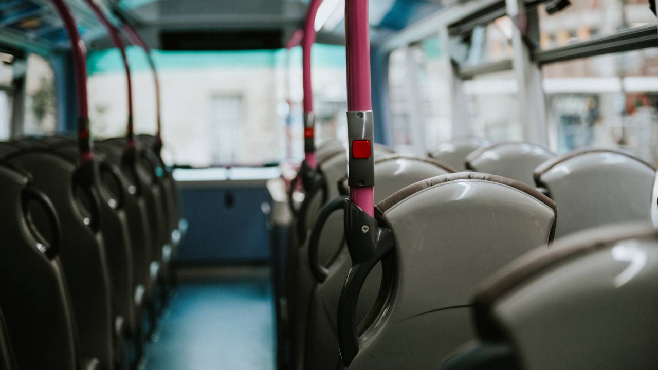 Trasporti scolastici, costi in aumento: il CNDDU chiede sostegno nazionale per il diritto allo studio