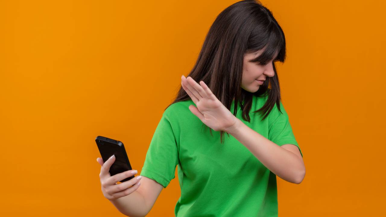 Maturità 2026, tolleranza zero sui dispositivi: esclusione immediata dall'esame e aule blindate