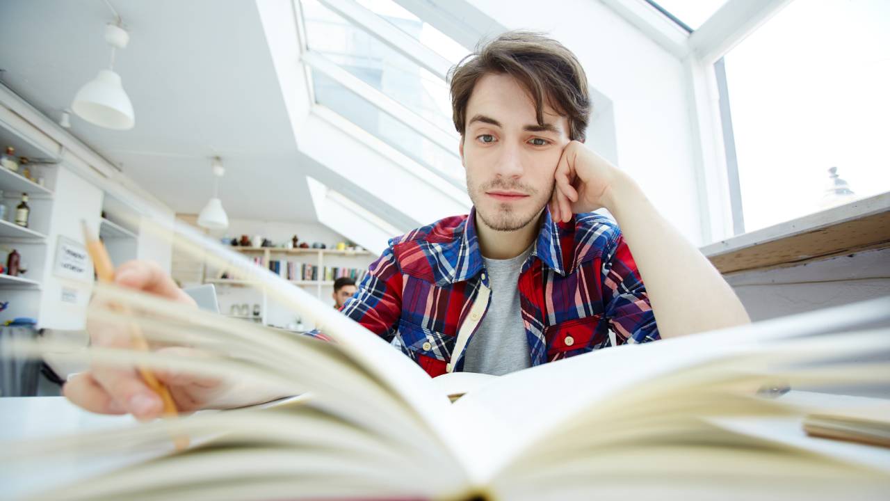 Maturità 2026: uno studente su dieci non arriva all'esame, licei in calo