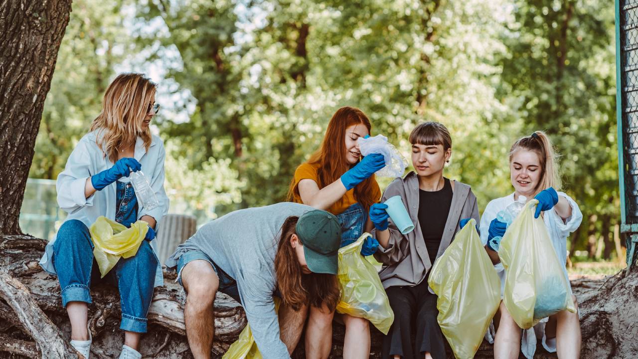 Ultimo giorno di scuola dedicato all'ambiente: da settembre 2026 diventa obbligatorio, 30 milioni per i docenti