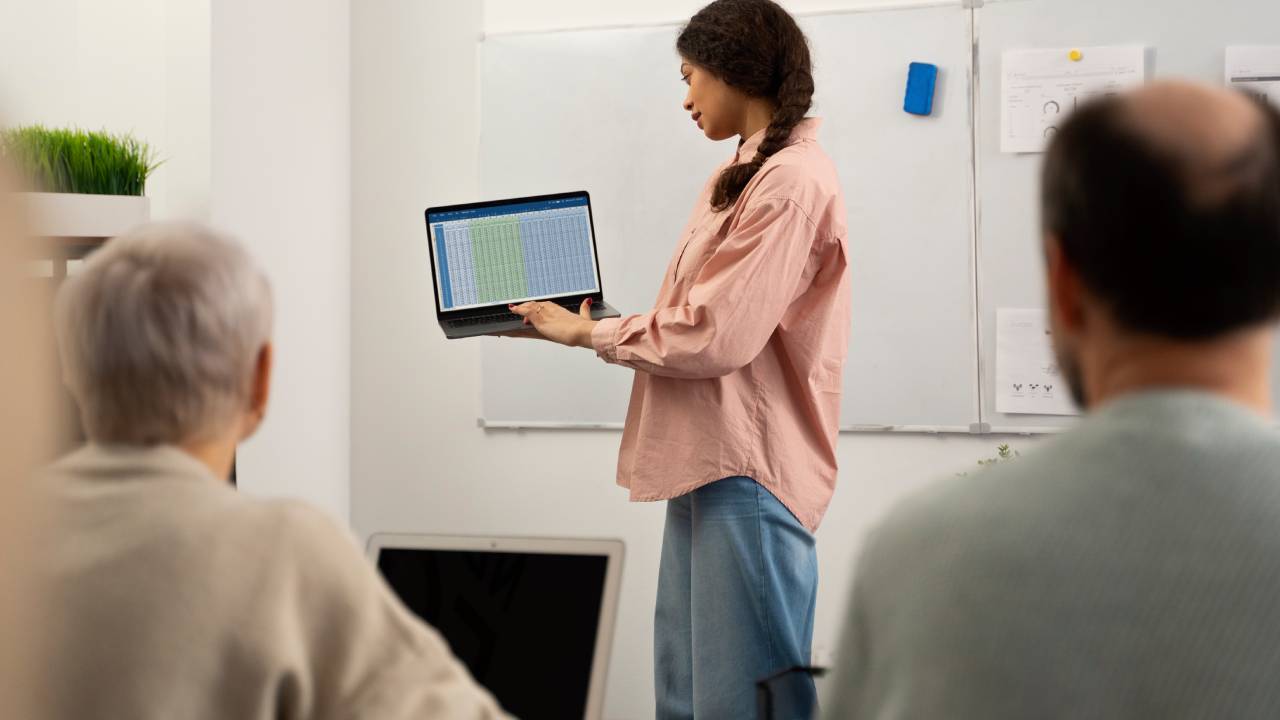 Intelligenza artificiale per docenti: il corso pratico su didattica, burocrazia e valutazione