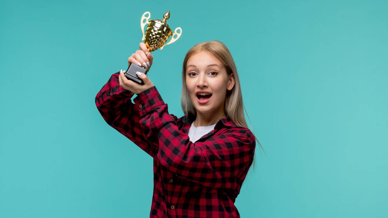 Maturità 2026, il sud domina con 14.123 lodi ma i 100 crollano del 25% per il taglio ai bonus