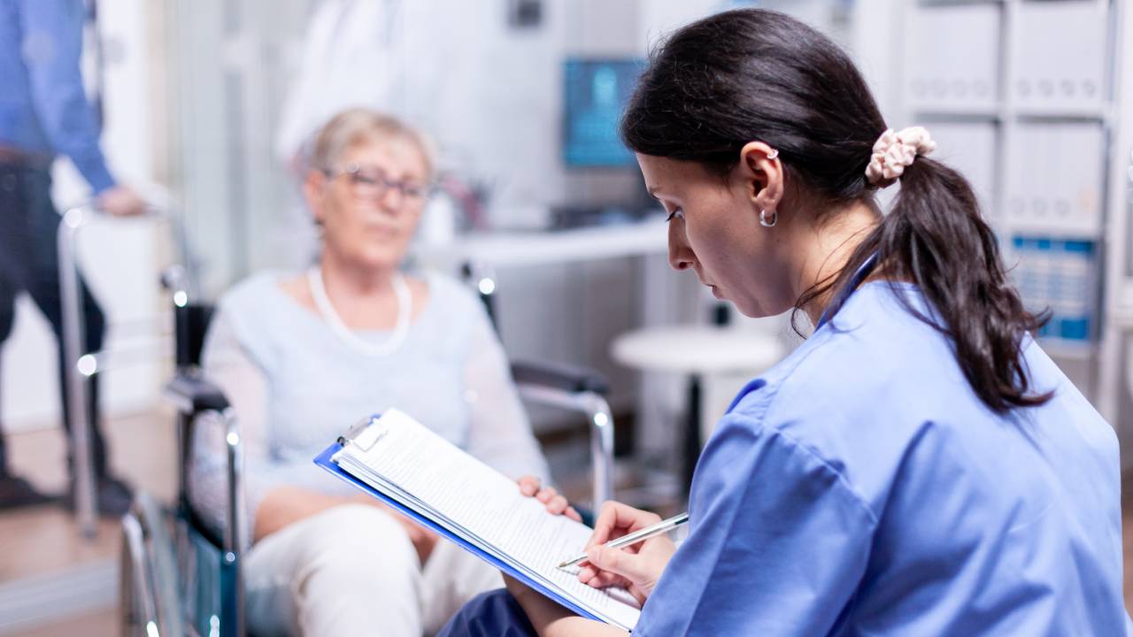 Professioni sanitarie, 38.184 posti a bando: le domande scadono il 10 settembre, test il 16