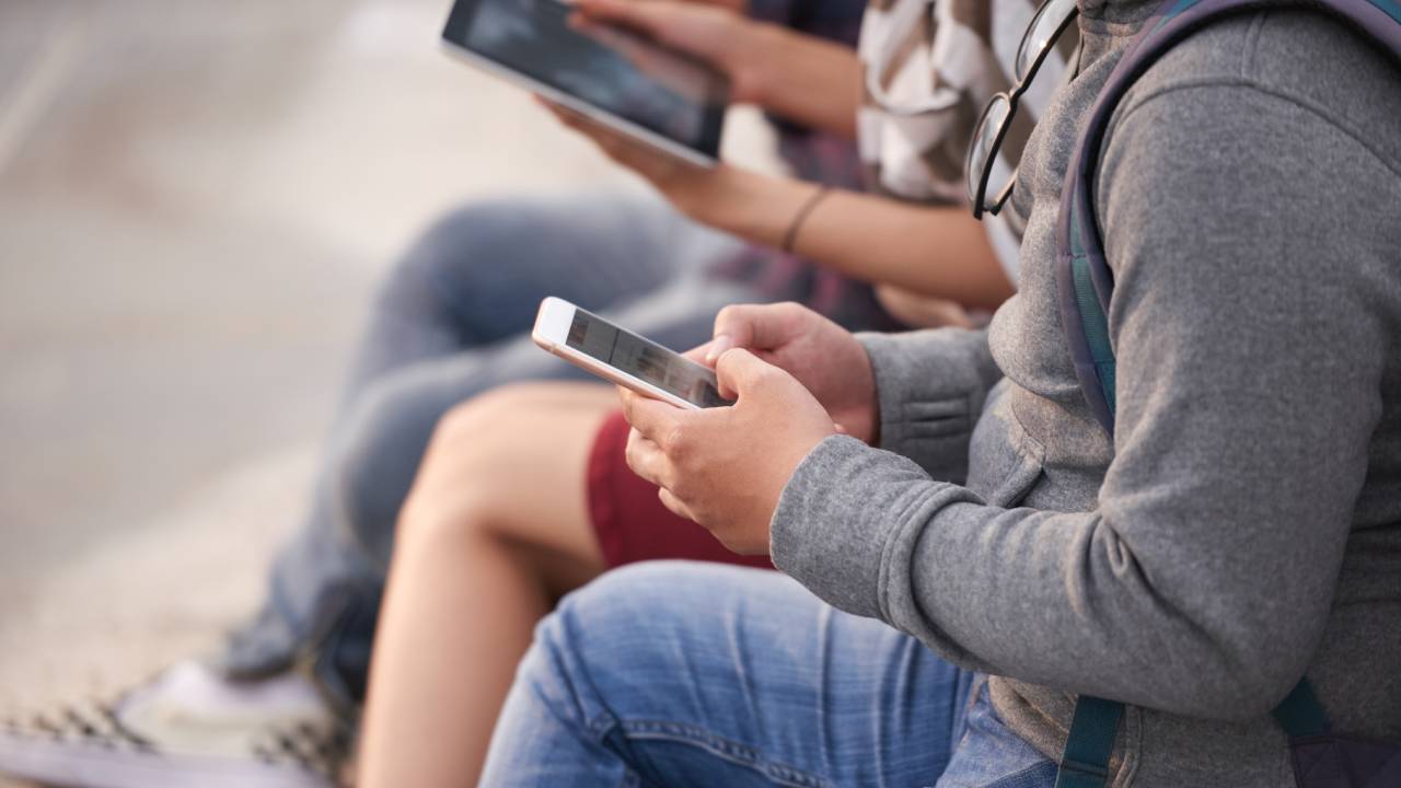 Smartphone a scuola, 10 modelli operativi per aggiornare PTOF e regolamenti con la gradualità delle sanzioni
